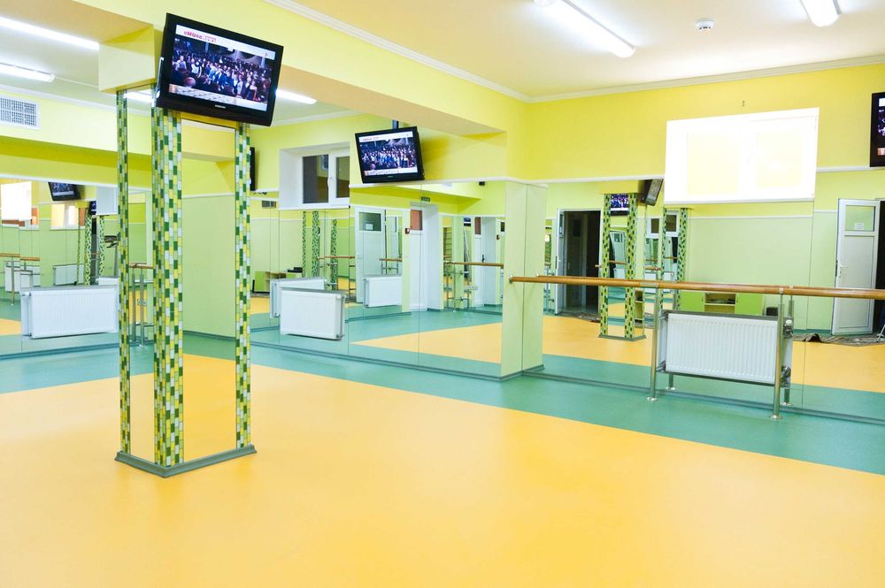 Продаж комерційного приміщення (діючий бізнес) біля Гостинця 447 м.кв.