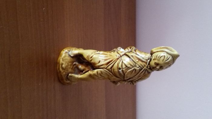 Chłopiec z kamionki z Prl-u wys. 13,5 cm