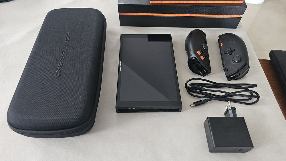 One X Player 2 pro - 8840u - 32GB - 2TB + Akcesoria
