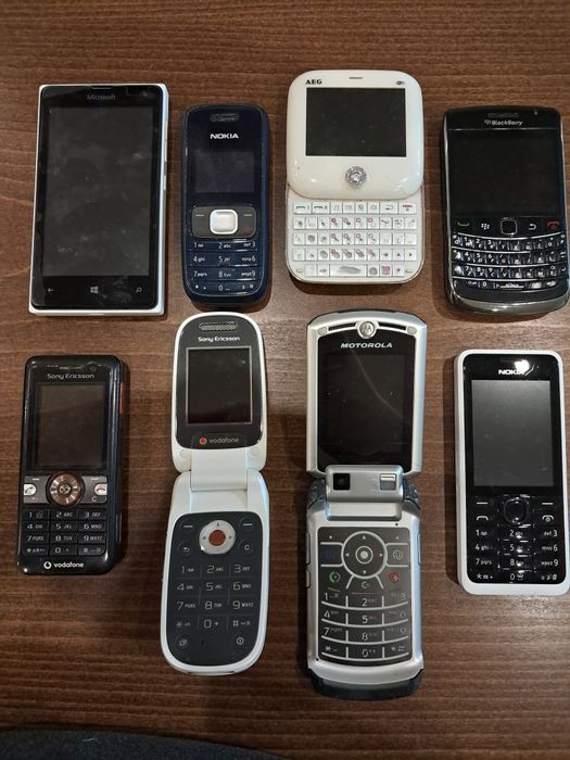 Telemóveis antigos Motorola Nokia Sony Blackberry