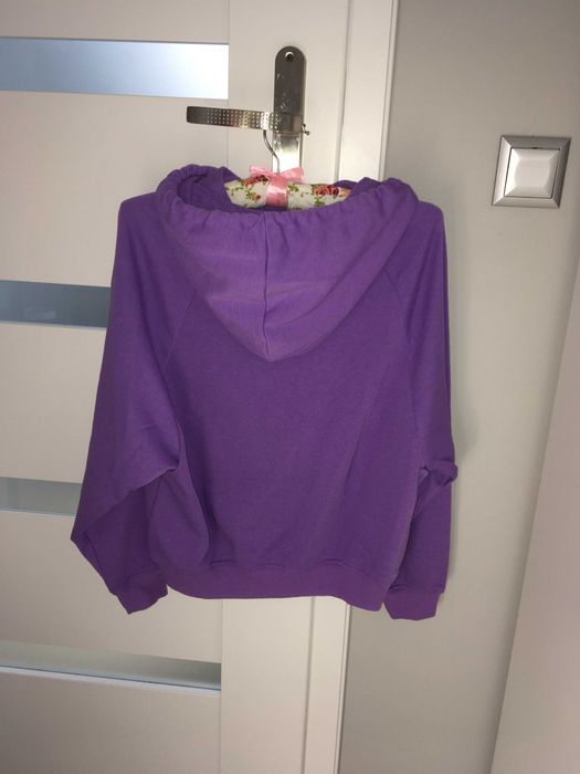 Fioletowa bluza z kapturem Cropp