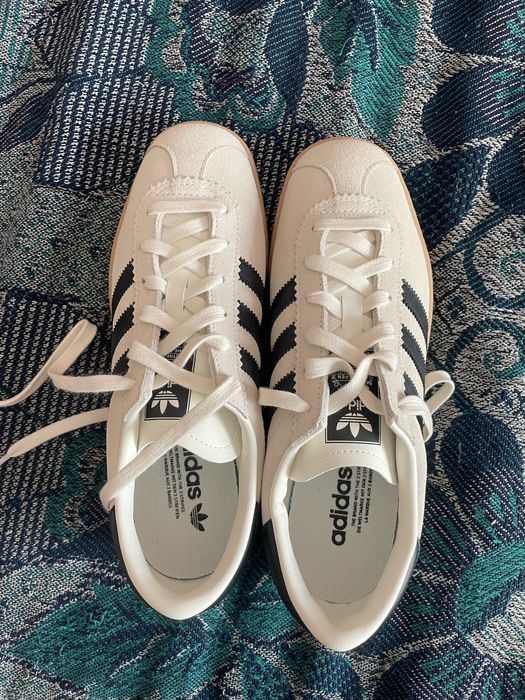 Кросівки adidas Stadt