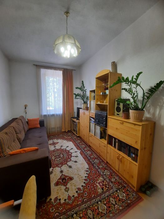 3 кімнатна  квартира  ,,сталінка"   в самому  центрі. Ціну знижено.