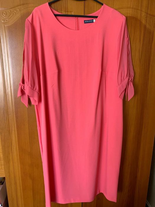 Коралова сукня з легким рукавом