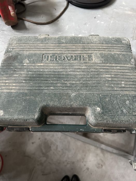 martelo perfurador Hitachi DH 24PB