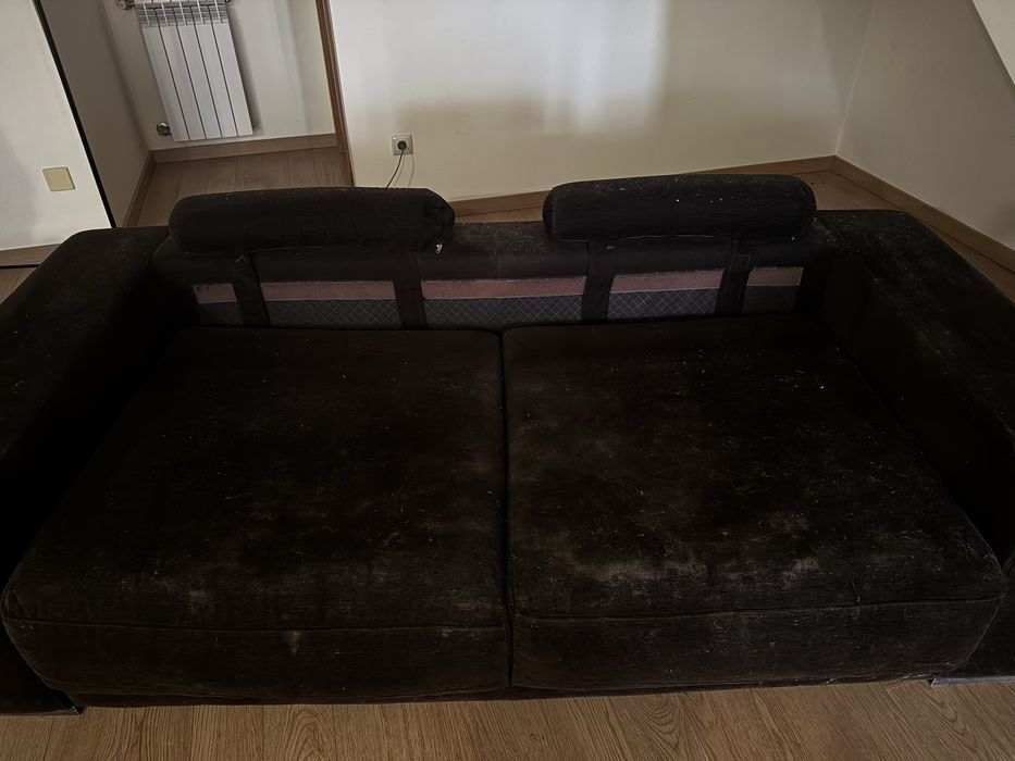 Sofá moderno castanho escuro