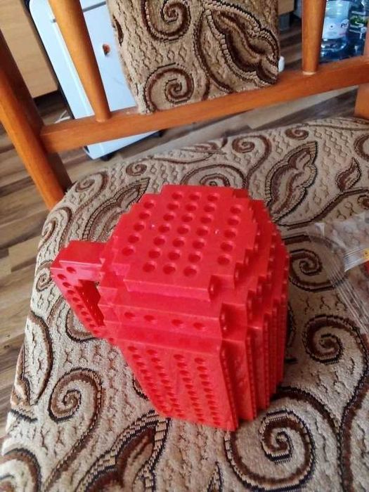 Kubek z ludzikiem z klocków