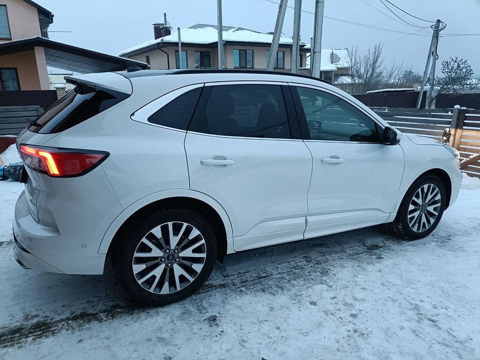 Ford escape 2.5 hybrid titanium