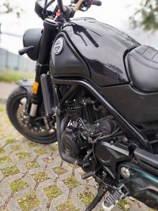 Benelli Leoncino 500 –  ano 2022, 23km.