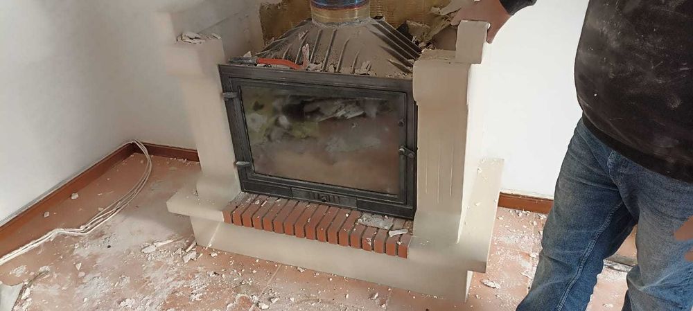 Cassete ferro fundido+lareira em pedra beje