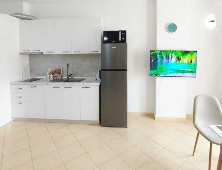 Аренда апартаменты 1+1,20евро,вид на море и горы.Дуррес  Албания .