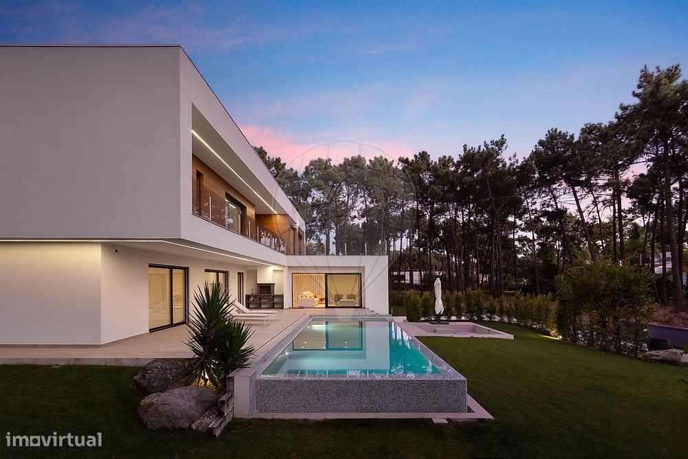 Moradia T5 para venda