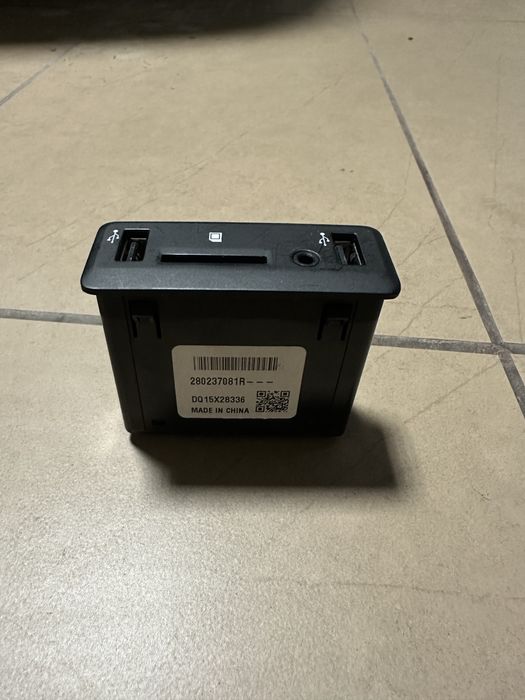 Moduł radia + wejscia USB MEGANE IV