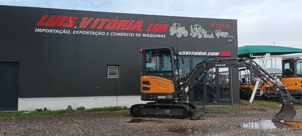 Escavadora Kaisan KN28 com oferta dos 3 baldes