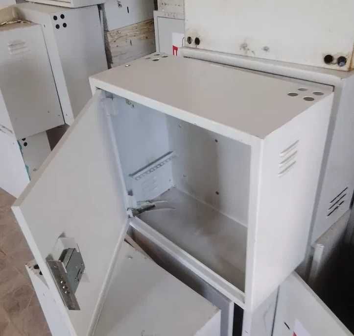 Ящики металеві для обладнання