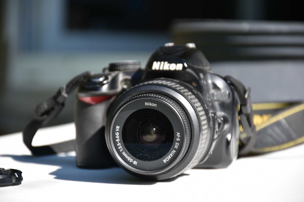 Nikon D3100 + Nikkor 18-55mm f/3.5-5.6G