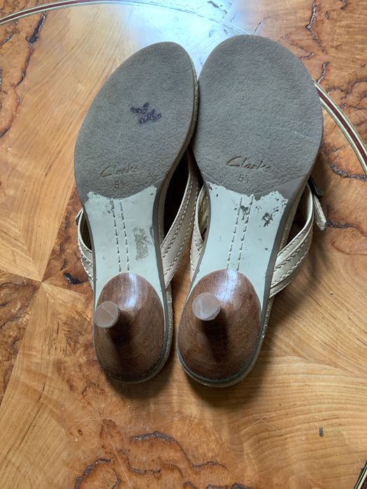 Clarks 5,5, 38,5, klapki na obcasie, beżowe