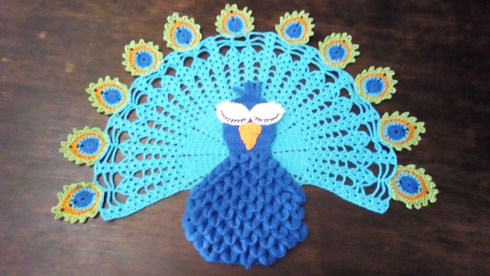 Pavão decorativo de crochê