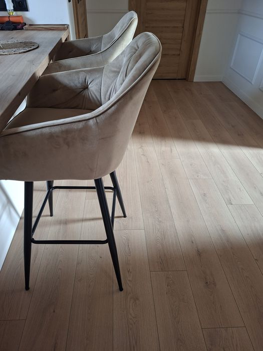 2 hokery pikowane beżowe loft