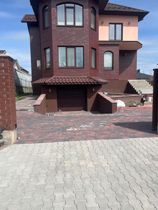 Професійне вкладання бруківки