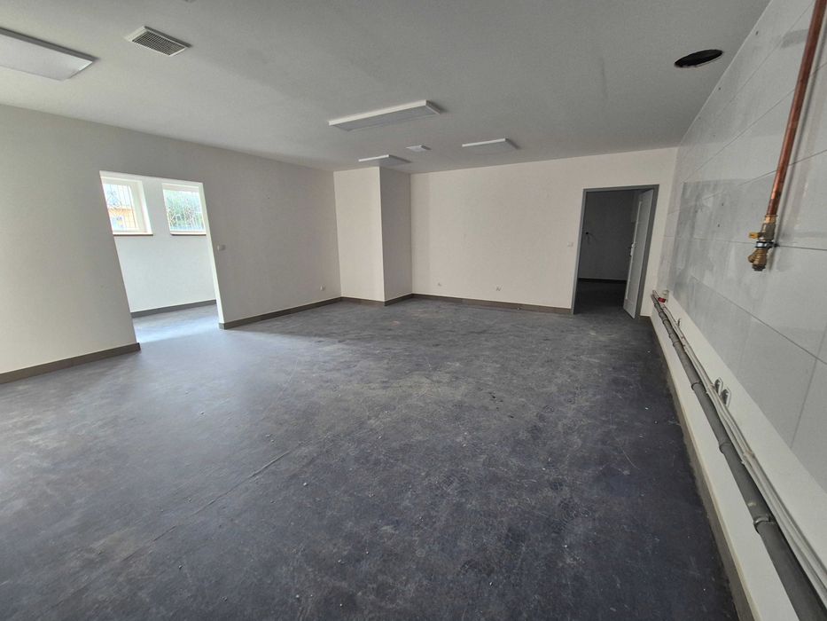 Gniezno, ul. Czarnieckiego obok szkoły , Żabki- lokal użytkowy 77 m2