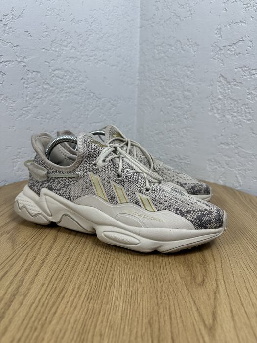 Жіночі кросівки Adidas ozweego