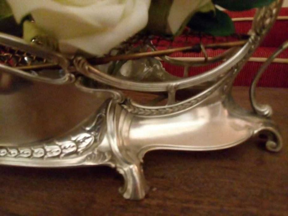 Centro de mesa arte nova em metal, provavelmente WMF.