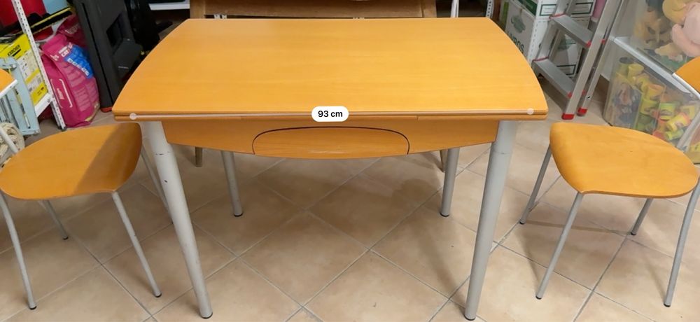 Mesa extensivel cozinha e duas cadeiras