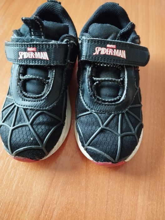 Продам дитячі  кросівки 24 розмір