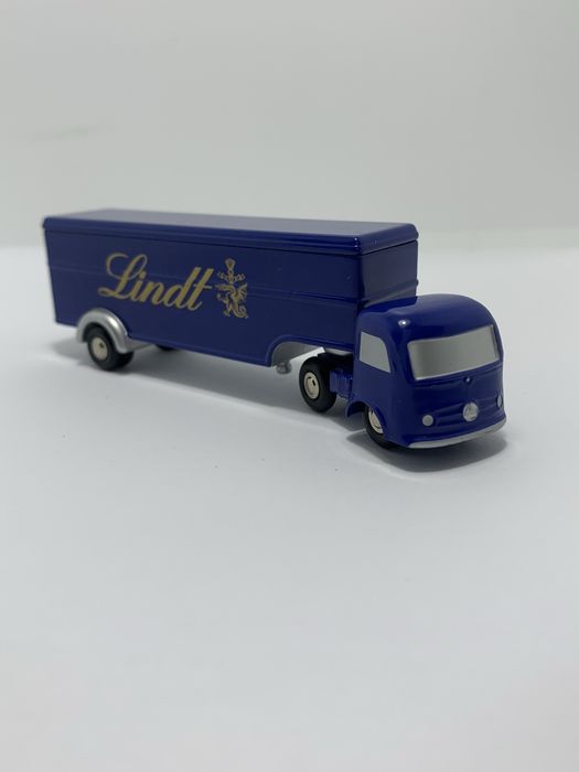 Mercedes “Lindt” Schuco Piccolo 1:90
