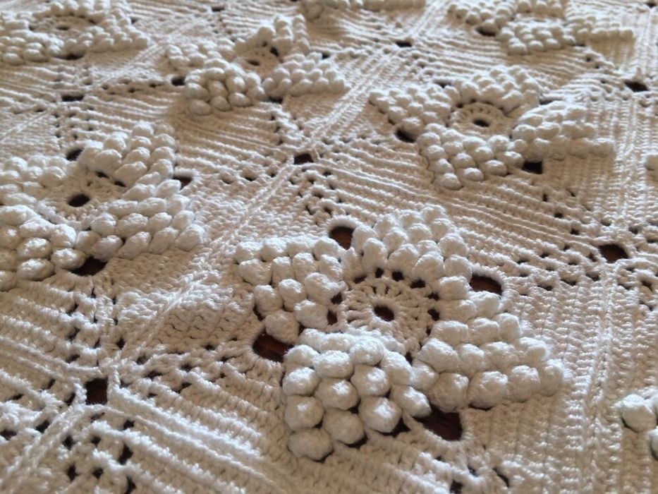 Bordados mão / crochê / renda (colcha cama) - coleccao de família