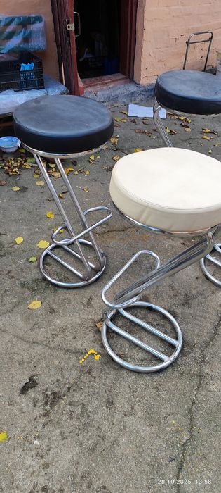 Барні стільці б/в доброму станi.