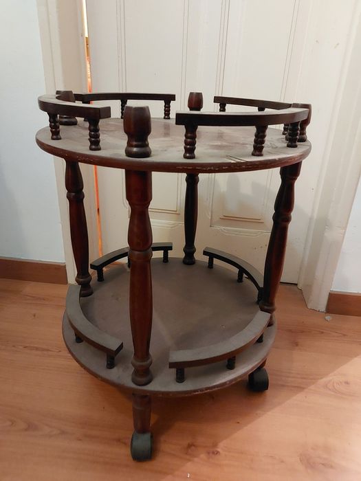 Garrafeira em madeira trabalhada