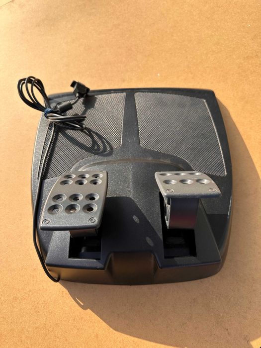 Logitech MOMO Racing Force Feedback Wheel (новий, відкрита коробка)