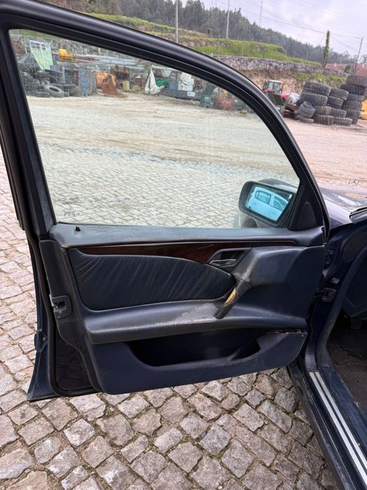 Mercedes-Benz E300 W210 3.0 Diesel – Clássico