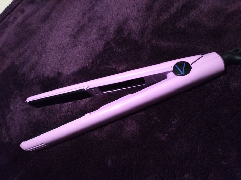 Vendo Chapa Alisadora e Modeladora Eléctrica de Cabelo Como Nova