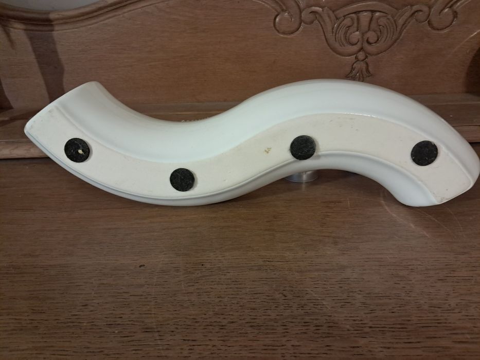 Świecznik biały zakręcony