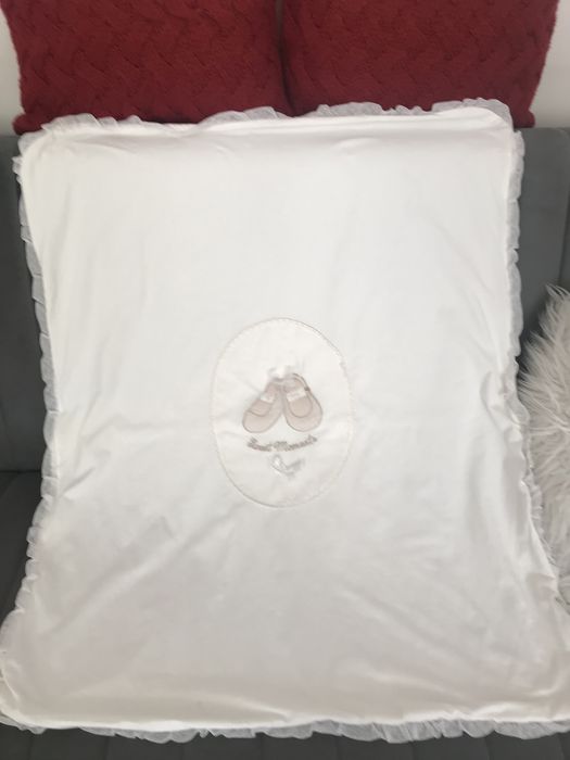 Kołderka niemowlęca Mayoral dla dziewczynki.