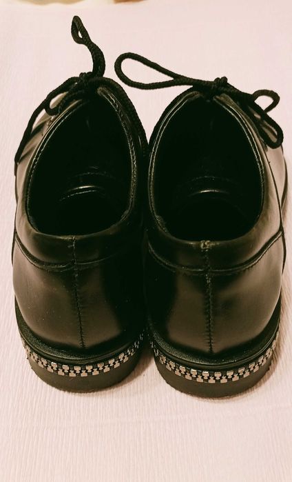 Туфлі на шнуровці чорні 36 розмір