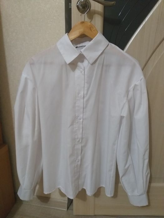 Блузку жіноча біла