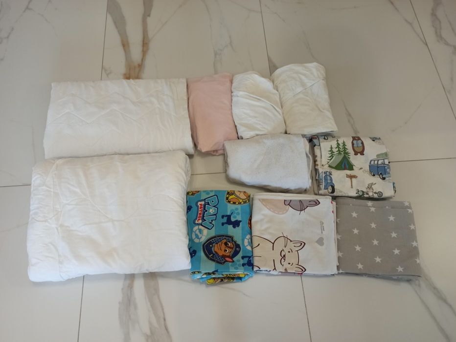 2 kołderki+4 komplety poscieli dziecięcej Gratis 4 prześcieradła