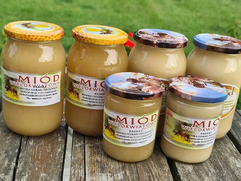 Miód wielokwiatowy z własnej pasieki.