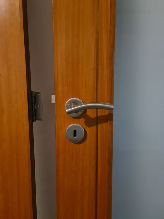 Portas em madeira e vidro