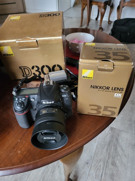 Nikon D300, Nikkor DX 35 lens