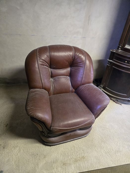 Conjunto de tres sofas e mês de centro