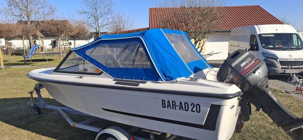 Łòdka motorowka łodz z przyczepą