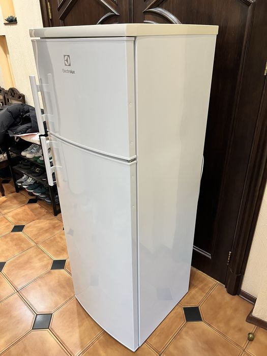 Холодильник Electrolux EJ 2801 AOW2