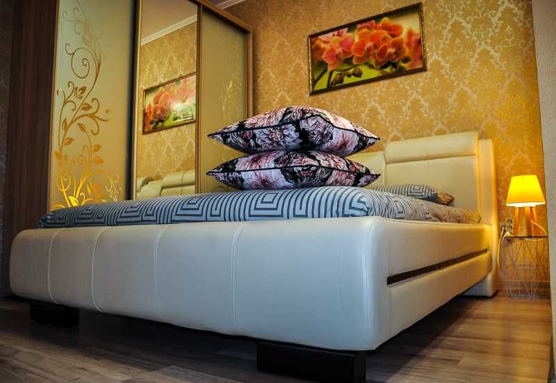 Центр. Подобово. Світло є завжди.Велика 1-кімнатна квартира.