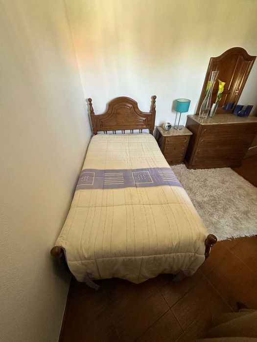 Quarto - Comoda, Cama, Mesa Cabeceira