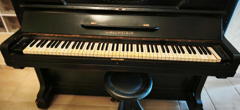 Vendo Piano de Parede C. Bechstein